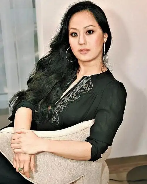 玫瑰女郎章小蕙:香江第一拜金女的妖娆人生(上)