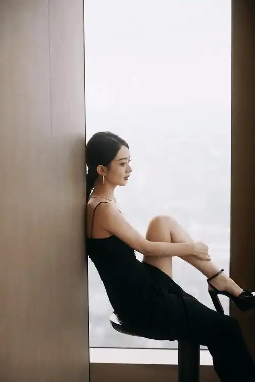 赵丽颖温婉写真:优雅唯美,时尚高贵