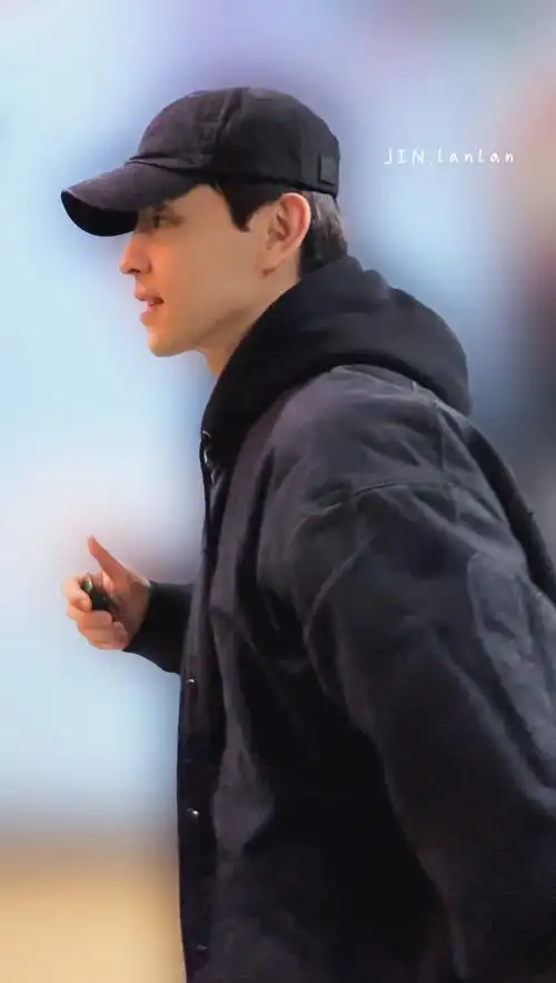 邓伦#  你的笑容治愈一切,无限循环那天的我们  沉醉在花痴中无法