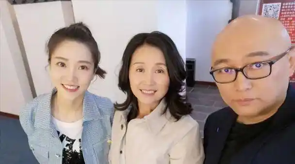 娶了21岁初恋的孟非:我的一生,只够爱她一个人_李雪_工作_公婆