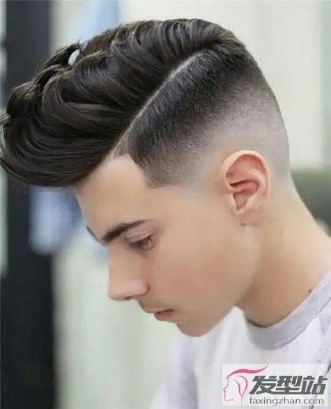 时尚男士莫西干短发 三面剃寸头帅气设计