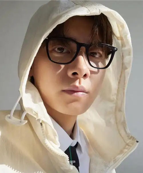 t 2021开年封面——李易峰