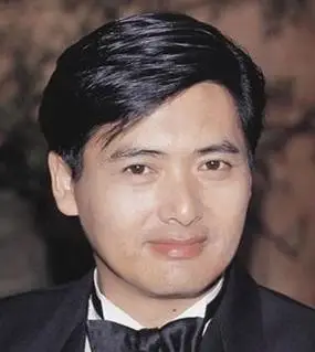 珍贵老照片,一次性看完周润发年轻时的风采.