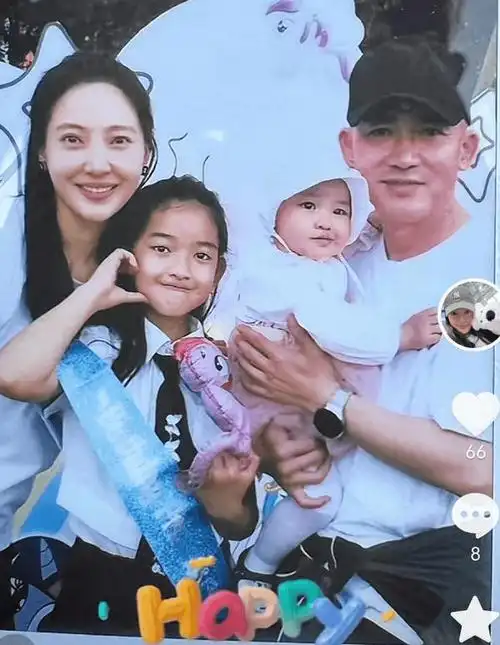 全家福罕见曝光,一岁的妹妹也难得出镜,一家四口全都颜值在线,幸福