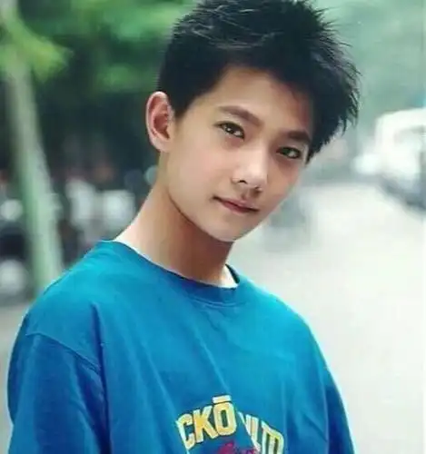 明星们小时候照片,刘亦菲从小就有着一种女神范~初恋的感觉