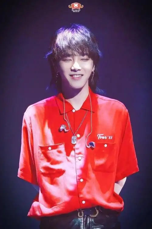 华晨宇微笑壁纸,高清治愈系