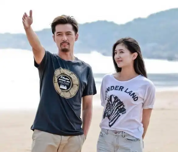 胡歌携爱妻露面两人格外显眼我知道胡歌为什么会娶黄曦宁了