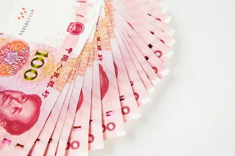 百元人民币堆放背景图片