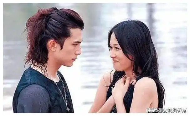 "风流玉女"陈乔恩:当众脱内衣,又当又立,人设崩塌私交混乱