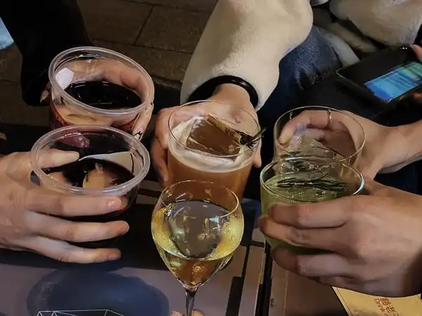 uus分享一下你们出去跟朋友喝酒干杯拍的照片好咩我需要治愈0707