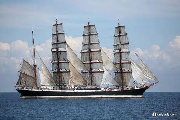 [世界上最大古帆船"谢多夫" 号(sedov)首度到港]