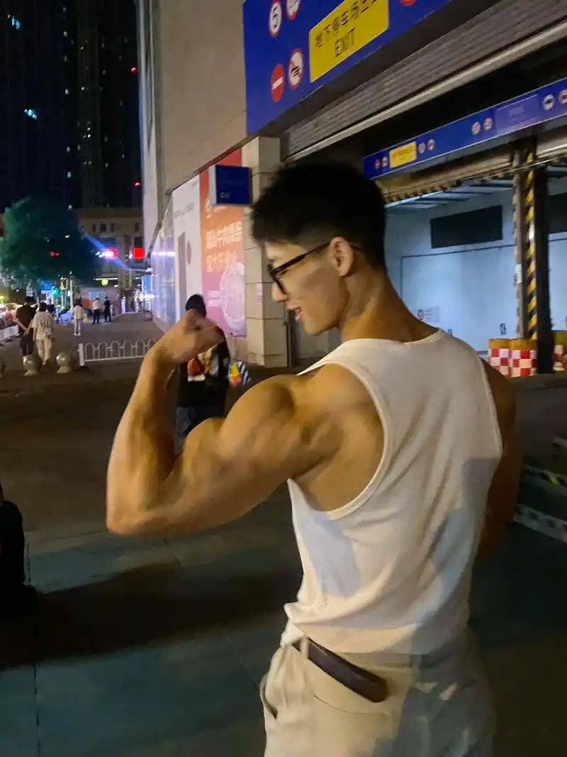 薄肌男孩 #斜方肌之王