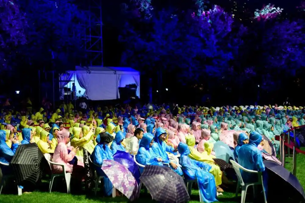 上海开放多处户外舞台,看演出逛市集,共赴"仲夏夜之梦"