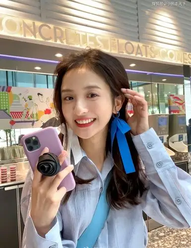 厉嘉琪假日搞怪自拍