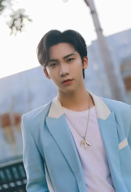 丁泽仁蓝色西服帅气图片67