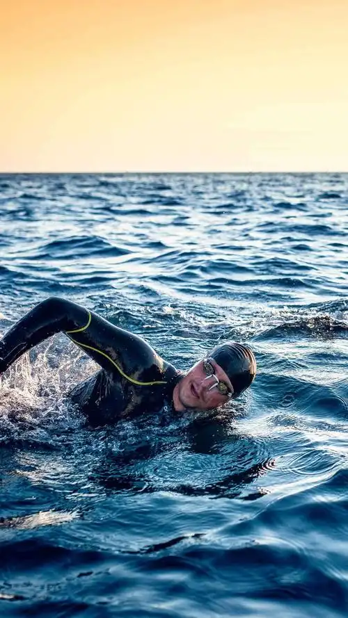 总是学不好游泳?来看看都有哪些技巧和禁忌.@视觉中国