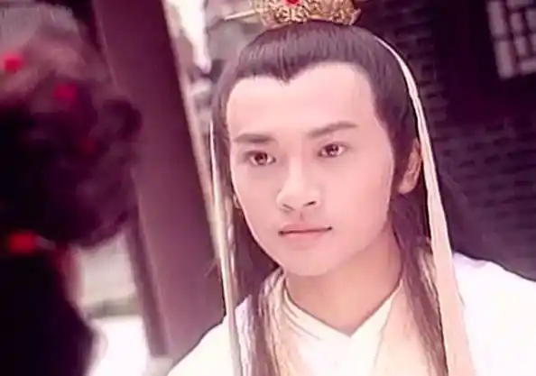 《无敌县令》中守正不阿,气宇轩昂的杭铁生——《少年张三丰》里痴情