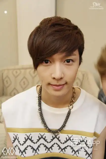 张艺兴 新闻 从出道初期的刘海小甜到如今的大背头总裁,艺兴的发型