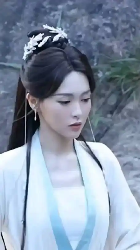 唐嫣怼脸拍!唐嫣的颜值这么多年,依旧这么稳定,期待唐嫣新剧!