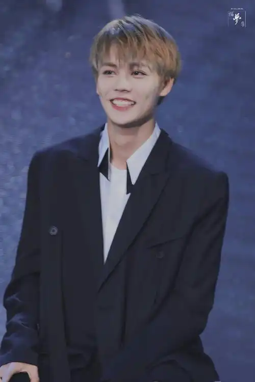 爱豆中的最甜酒窝#那必须提名林彦俊名品酒窝合集～@林彦俊