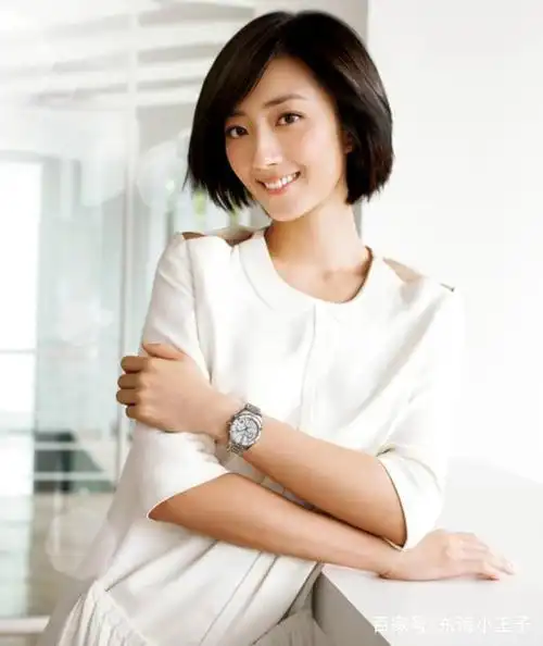 桂纶镁真的非常漂亮,特别是她短发的造型,很惹眼