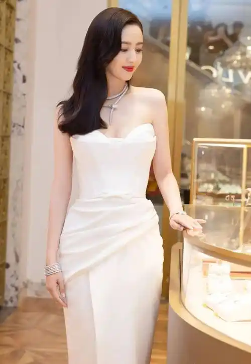 佟丽娅时尚造型引领,演技与美貌并存的华丽女演员_剧中_一身_观众