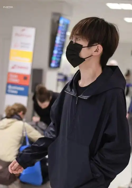 易烊千玺机场图