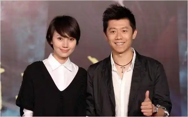 袁泉11岁京剧童星起步22岁金鸡闪耀36岁戏剧之巅荣耀加冕