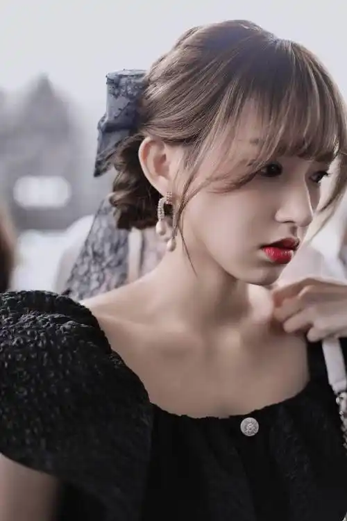 程潇五官立体,侧脸吸睛