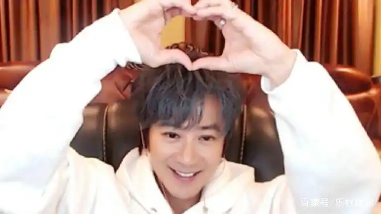 他被誉为"四小天王",曾因爱国被雪藏20年,如今在内地"捞金"