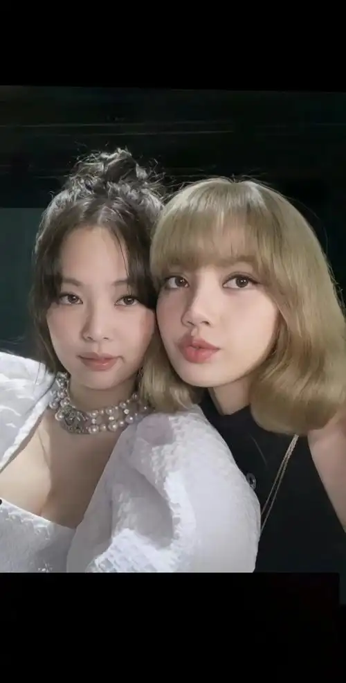 jennie划水被骂,lisa参加疯马秀被骂,但她们好像根本 - 抖音