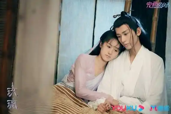 图片来源:微博《琉璃》《琉璃》将成毅和袁冰妍两个小透明演员捧红