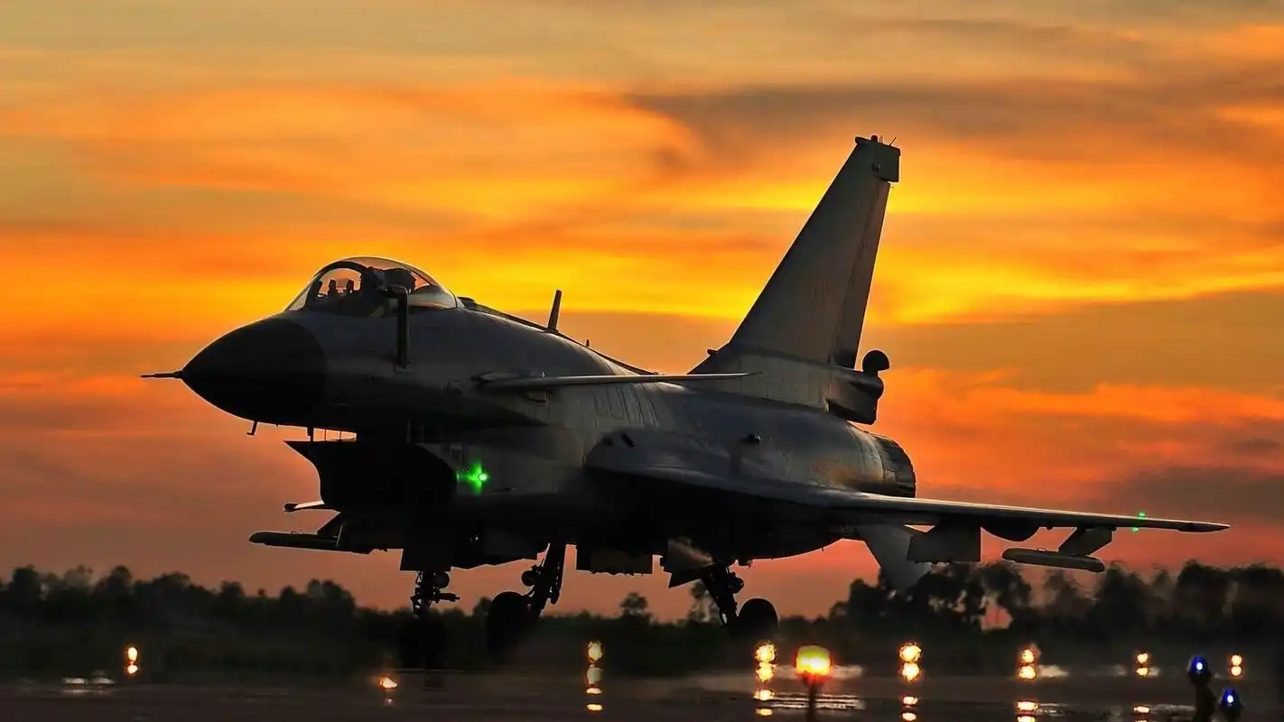 台媒:伊朗成歼-10首个买家 10亿美元油田换24架