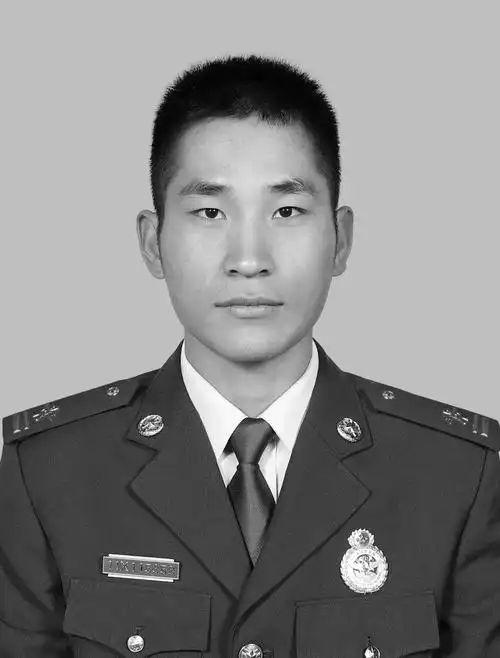 牺牲消防员毛景荣,年仅29岁.