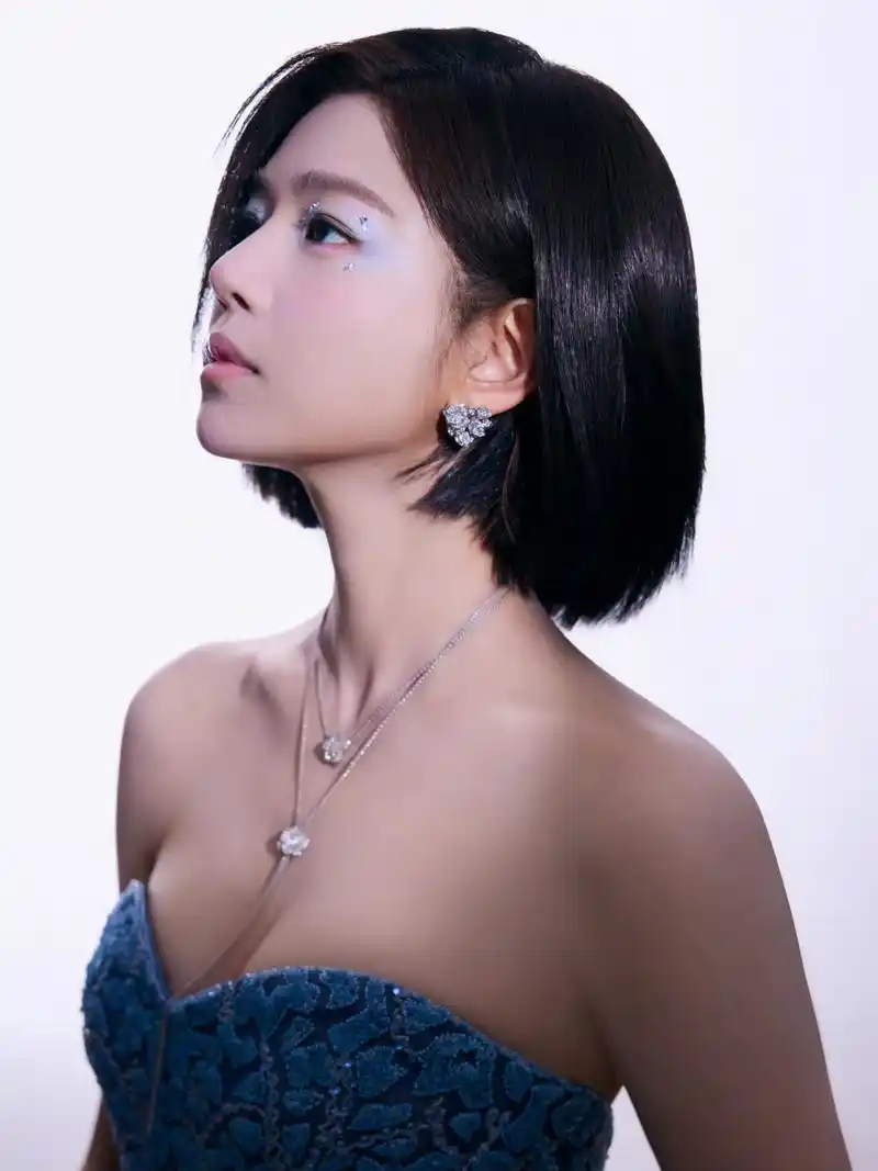 [原文:陈妍希蓝色