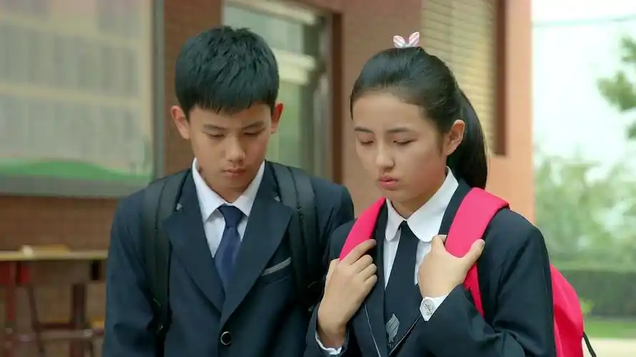 小别离:朵朵被同学说,小宇听到了,冲着同学一顿吼-影视综视频-搜狐