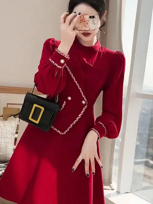 红裙子本命年时尚春装2022年新款女装过年衣服新年战袍红色连衣裙