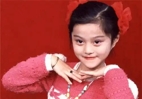 范冰冰学生时期形体课视频曝光,胖嘟嘟模仿种子破土而出被吐槽"小胖苗