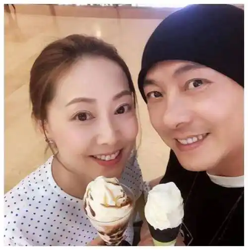 张卫健甜蜜表白妻子,网友惊呼画作显真实,太感人!_张茜莫_爱情_夫妻