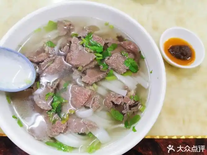鲜牛肉汤粉图片