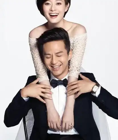 吴京谢楠新年领证晒结婚照 自称"照的最好看"