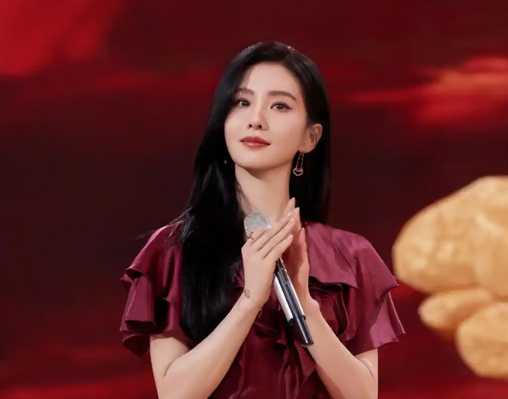 杨紫和李现在合作后保持良好友谊,但部分粉丝对番位不满.