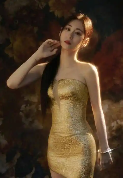 原创张碧晨的心眼真多上下各少了一块布让人最起码也要多看她两眼