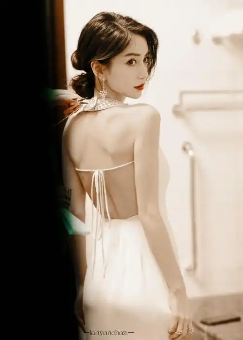 angelababy超话#angelababy#    97angelababy61白色礼服    饭修