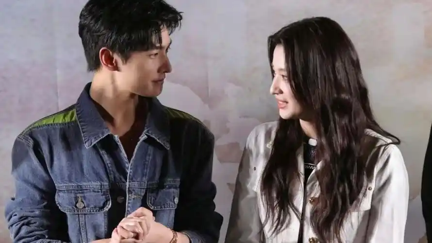 直播预告:白敬亭宋轶,杨洋王楚然撒糖,今晚开扒公费恋爱那些事_腾讯