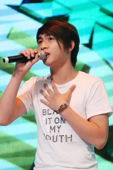 主题:【张彬彬②号楼】:傻白甜?你才傻白甜 [5985]收藏该贴已收藏