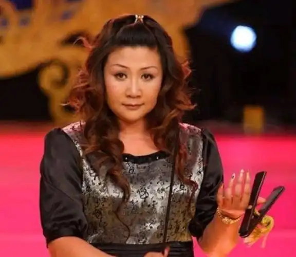 甩掉最穷郭德纲抛弃4岁郭麒麟远走日本无情的胡中惠现状如何