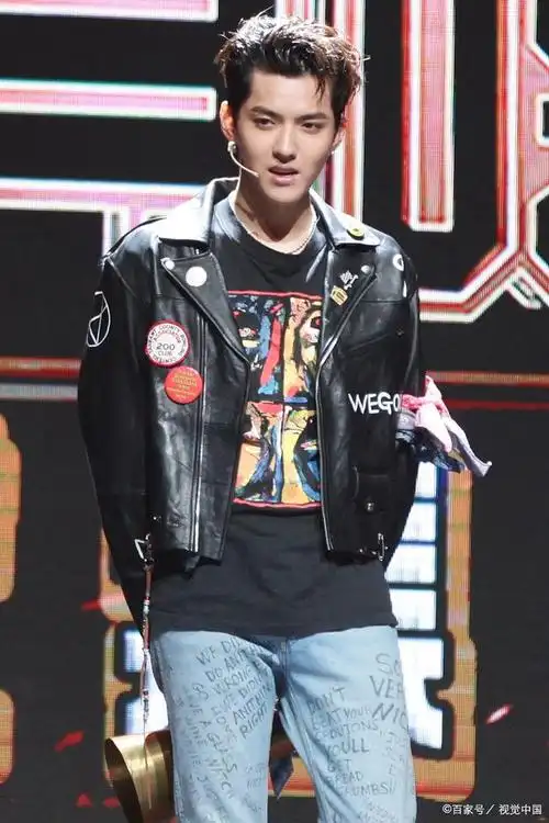 吴亦凡被判监禁13年,竟然有人为其喊冤,这种粉丝该醒醒脑了!