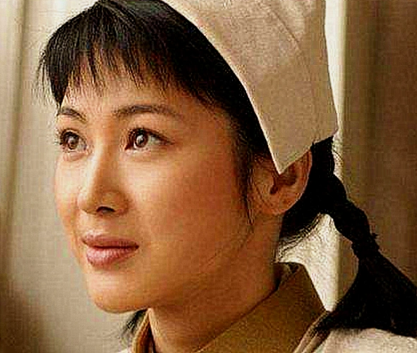 还说《亮剑》的"田雨"丑?求你看看她的生活照,简直美到犯规