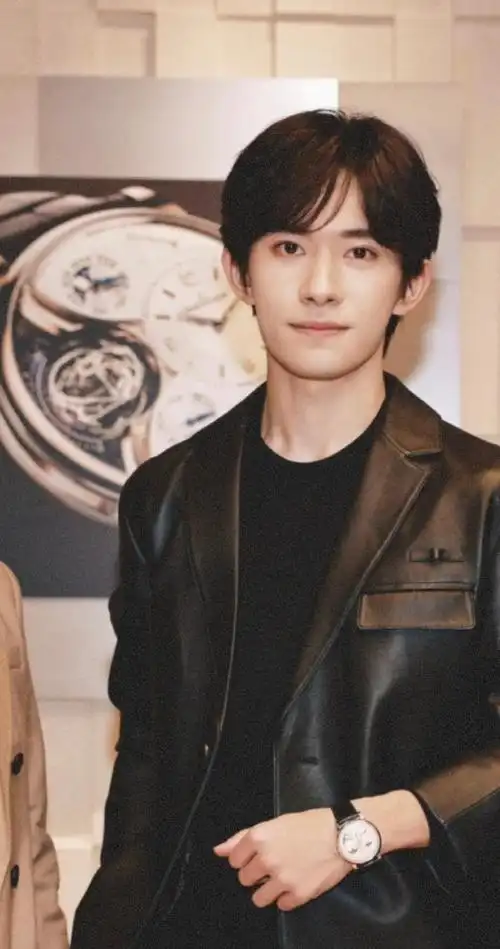 易烊千玺积家全球代言人##易烊千玺穿白大褂制表